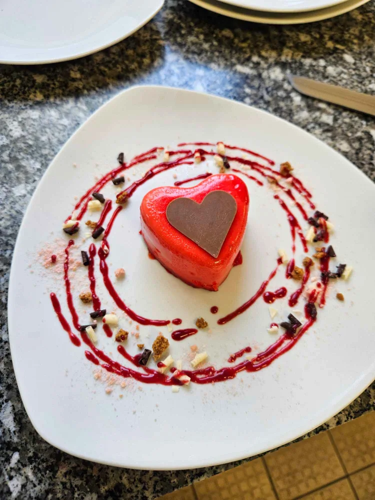 Dessert en forme de cœur, pâtisserie fine